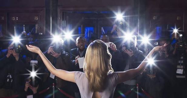 Bản chất thực tế của nghề Celeb